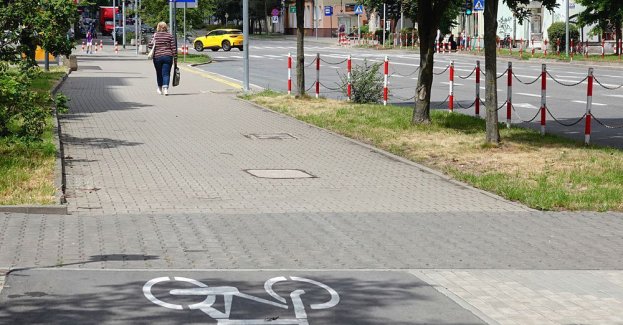 Miejski Zarząd Dróg i Komunikacji w Radomiu podpisał umowy na budowę chodników, dróg dla rowerów i ciągów pieszo-rowerowych przy ulicach Żeromskiego, Czachowskiego, Okulickiego i Struga. Zgodnie z umowami wszystkie prace mają zakończyć się do końca 2026 roku.